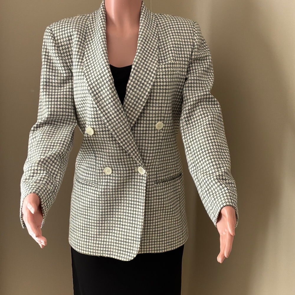 Vintage Austin Reed blazer. Size 6.